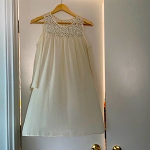 Soft like new flowy dress with rose lace detail